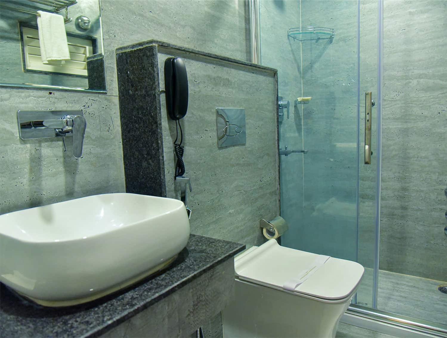 Hotel Apollo Grand Guwahati Dış mekan fotoğraf